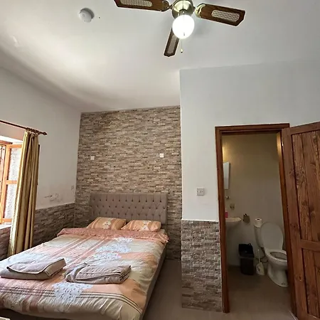 Pensión Magic Moon 4*